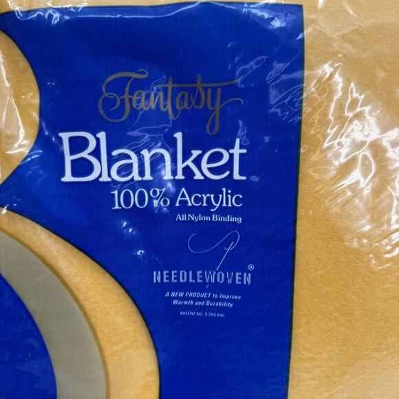 VTG Beacon Fantasy 72" x 90" Acrylic Needle Woven Blanket NEW Nylon Trim Mustard - Picture 2 of 5